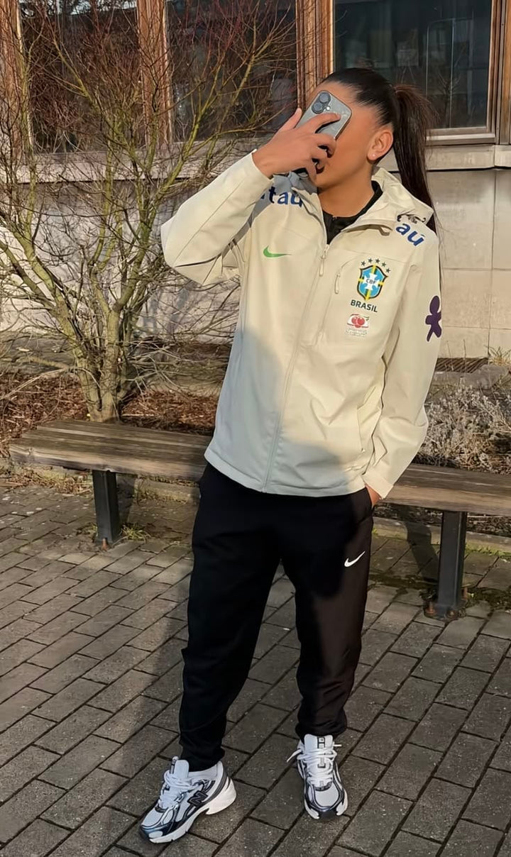 Client portant la veste Brésil