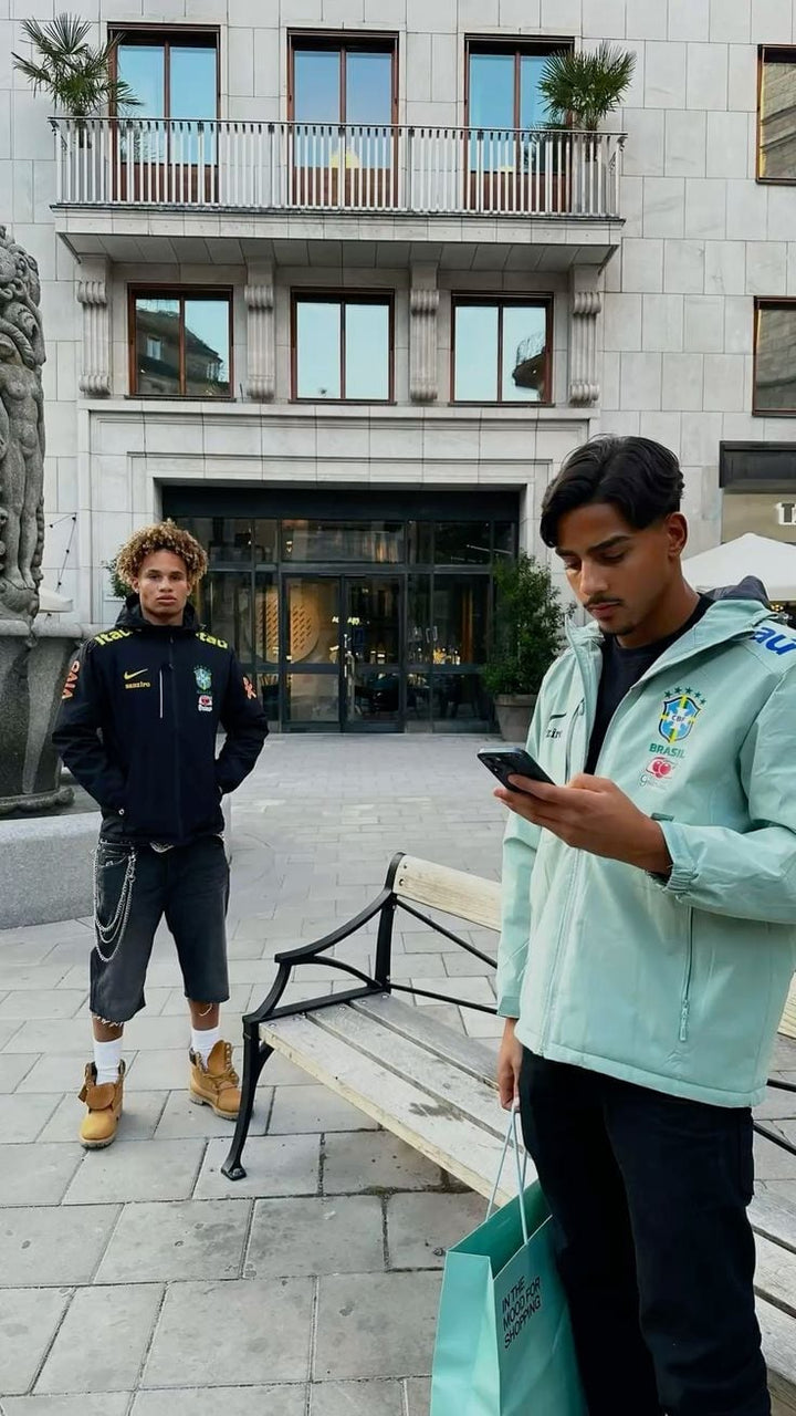 Client portant la veste Brésil