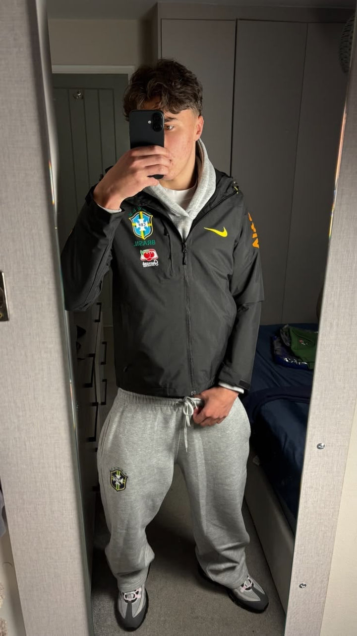 Client portant la veste Brésil