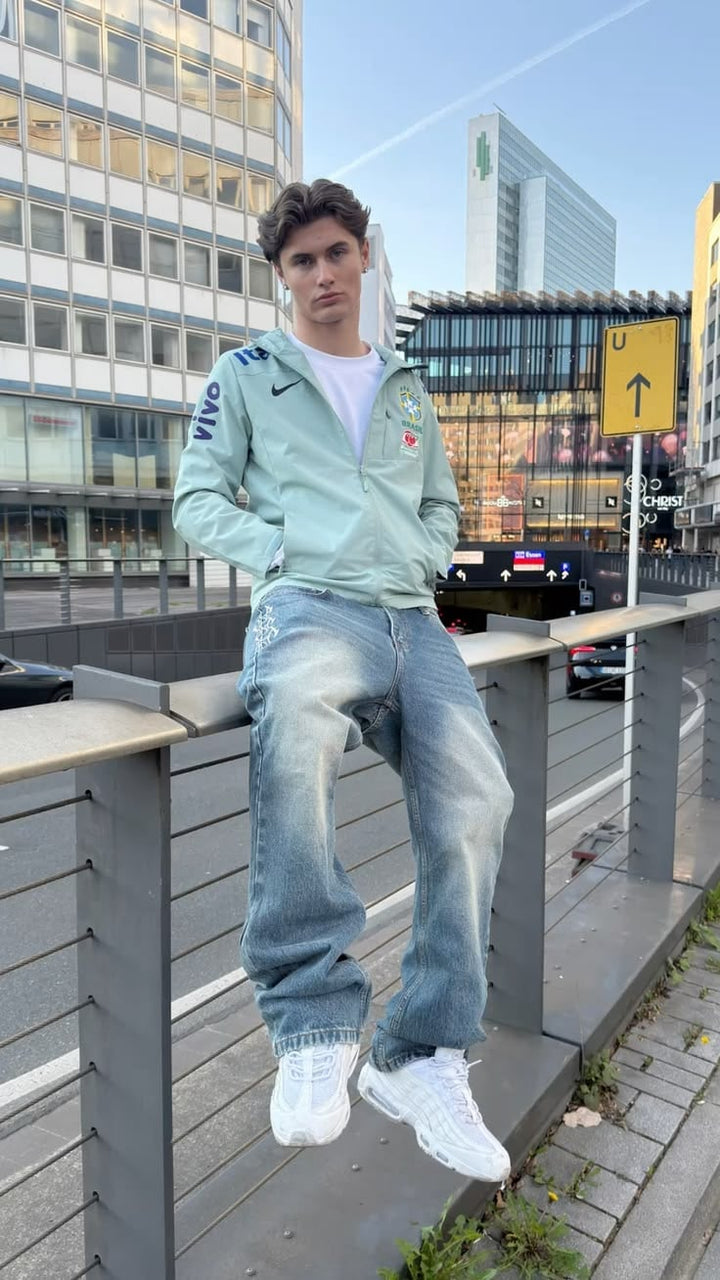 Client portant la veste Brésil